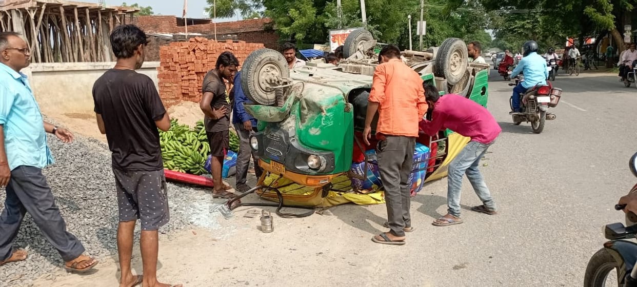 One killed, 15 injured in road accidents