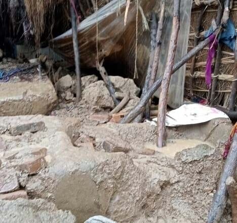 Kanpur Dehat: The roof of the kutcha house fell in the rain, the child died, four people were injured