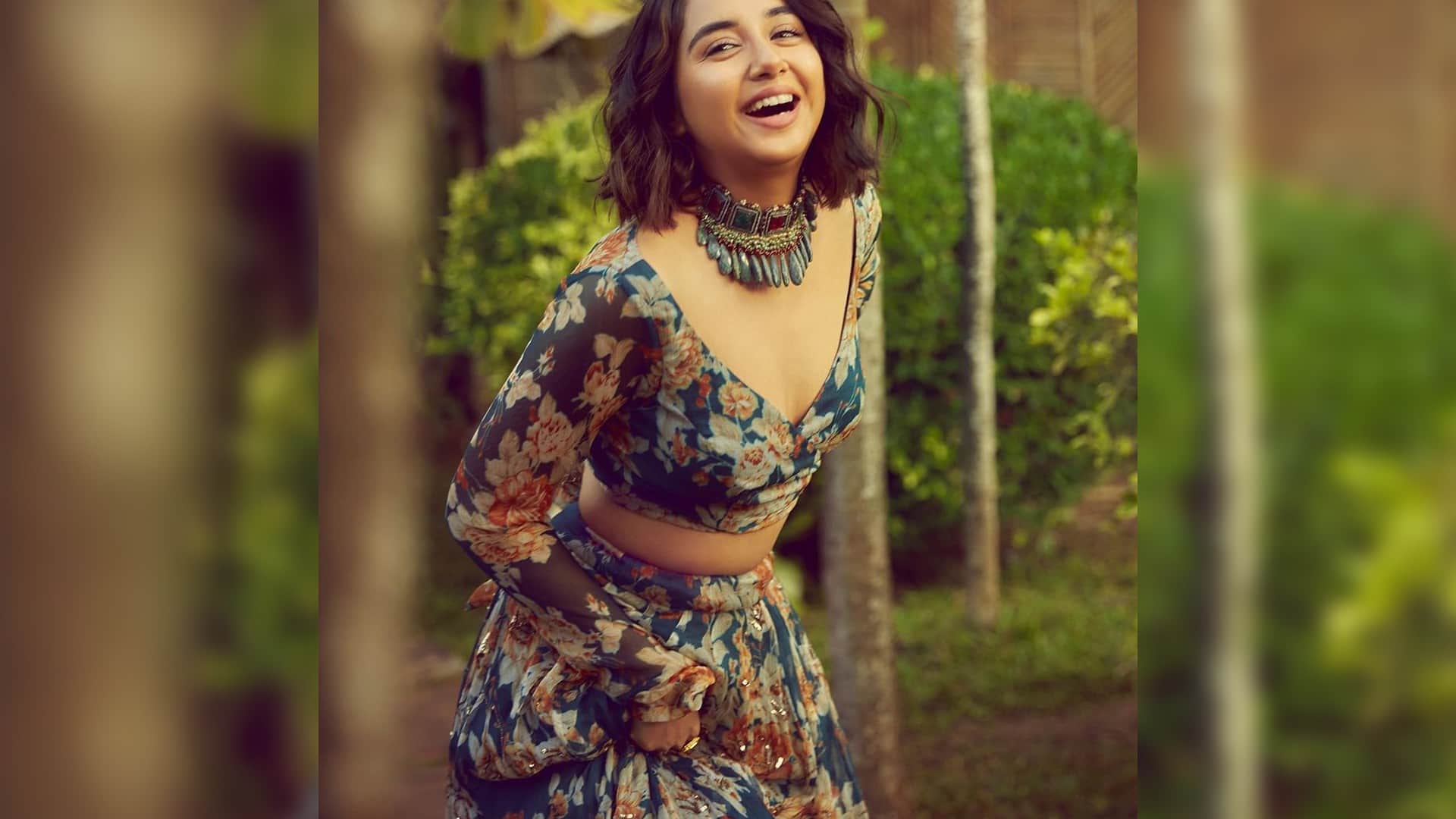 navratri 2022 fashion trendy garba lehenga choli ideas from actress looks