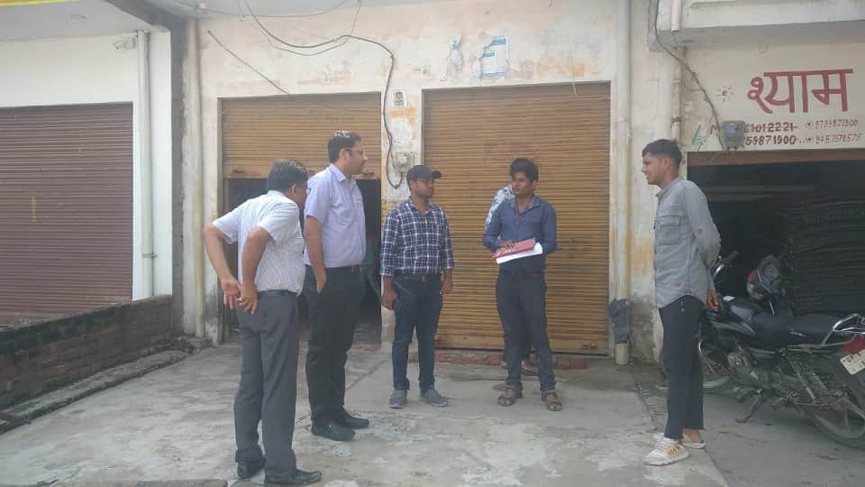 DVVNL MD Amit Kishor went door-to-door and appealed to the defaulters to deposit Electricity bills