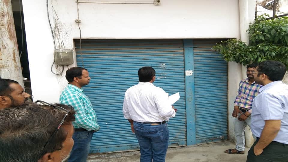 DVVNL MD Amit Kishor went door-to-door and appealed to the defaulters to deposit Electricity bills