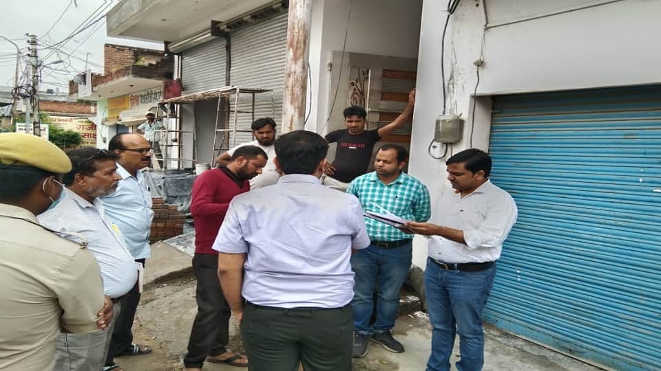 DVVNL MD Amit Kishor went door-to-door and appealed to the defaulters to deposit Electricity bills