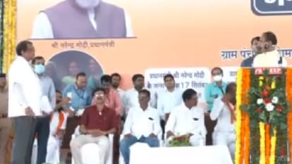 CM in Action: CM suspends District Food Officer, said to Collector - I will not leave you even after 31