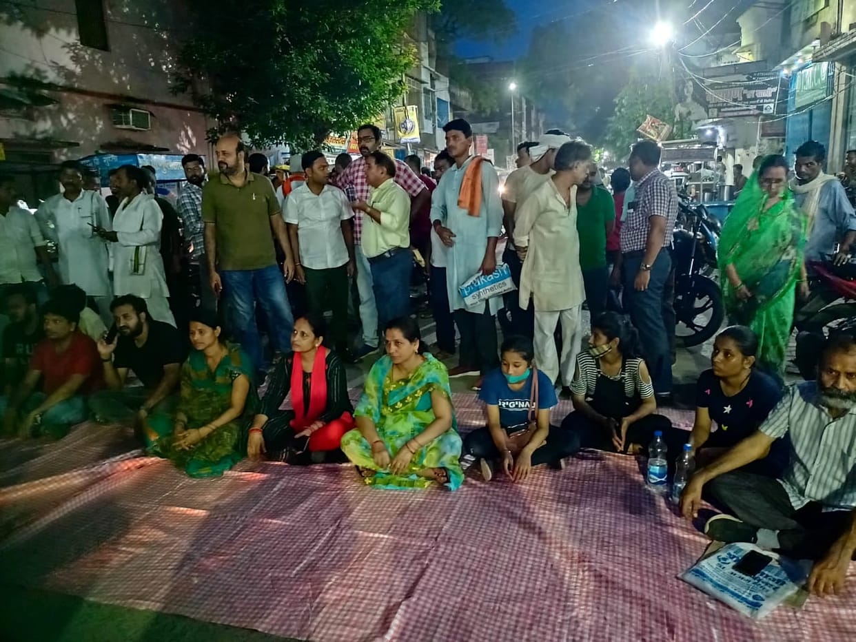 The family of shopkeepers blocked the road