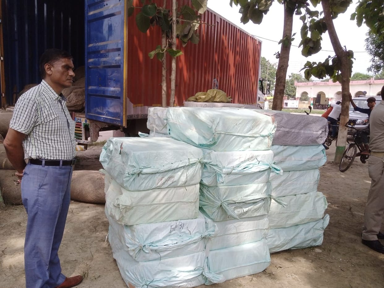 gorakhpur custom team foreign cigrrate