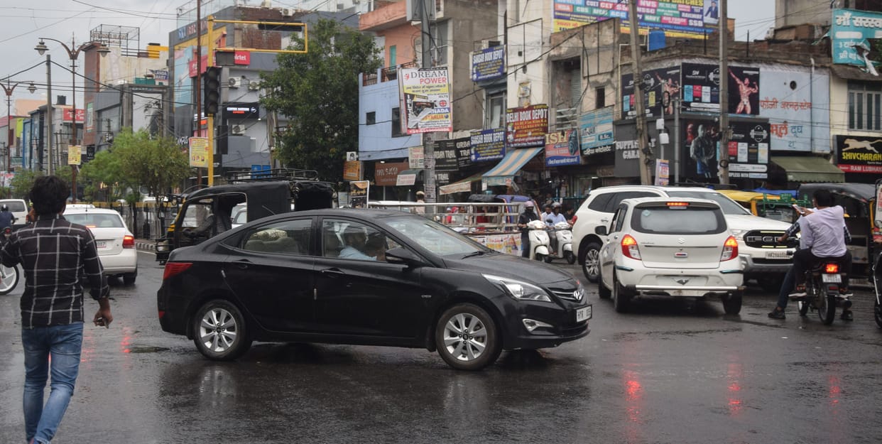 Traffic light: If the lights are off, then the police personnel are absent, the drivers are breaking the rules.