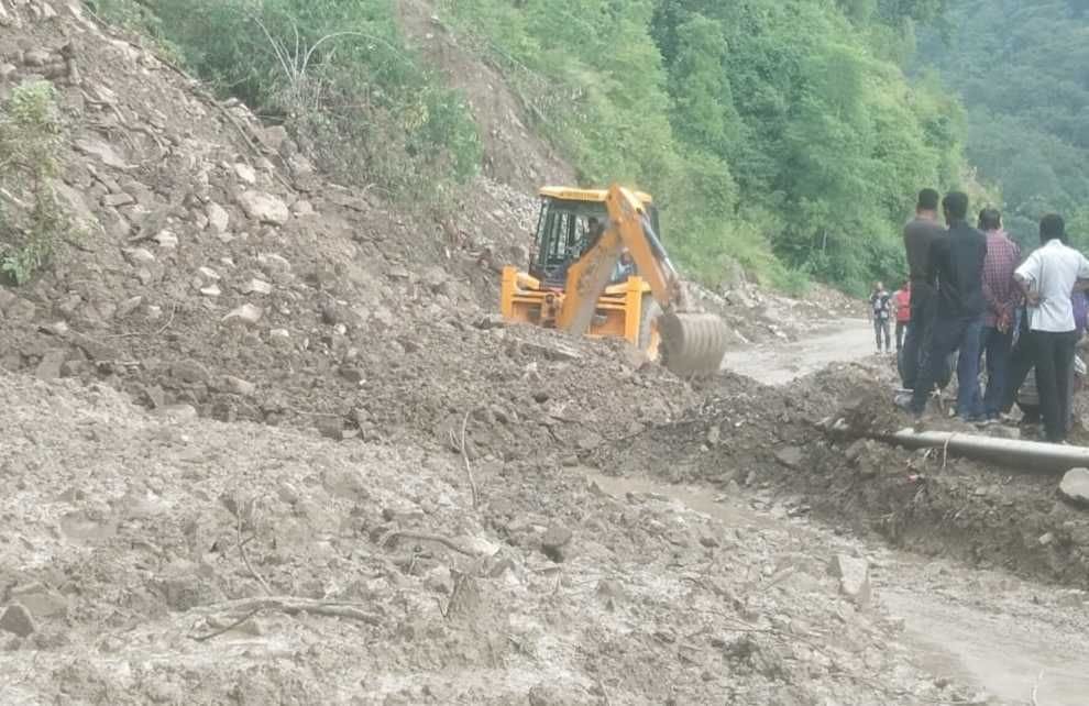 Tanakpur-Pithoragarh National Highway remained closed for one and a half hours
