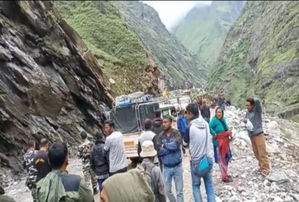 Heavy Landslide in Uttarakhand Due to Heavy Rain On Tawaghat Lipulekh Road Pithoragarh, Watch Video