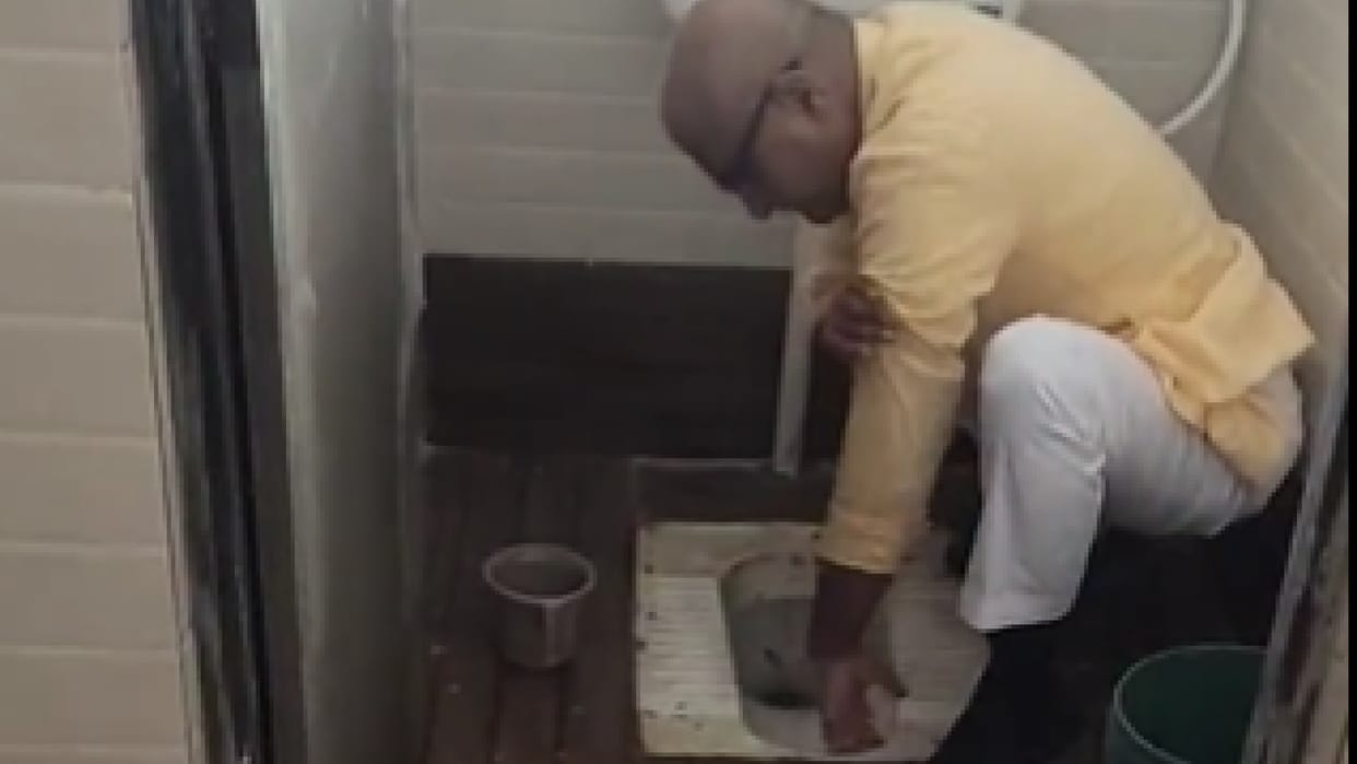 Rewa MP Janardan Mishra was seen cleaning the toilet, BJP getting gritty after the video went viral