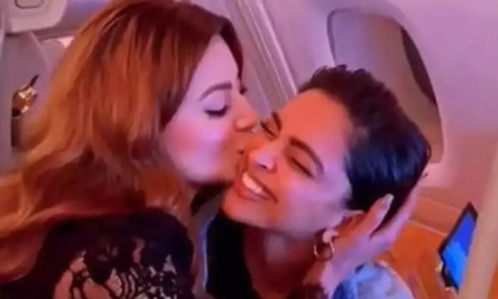 Pathan Actress Deepika padukone Urvashi Rautela kiss on Flight goes viral on social media