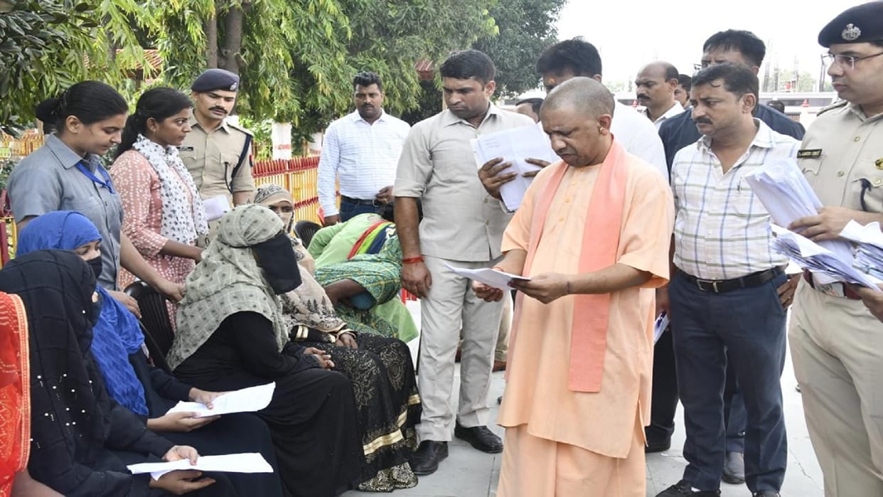 Chief Minister Yogi Adityanath listened to complaint in Gorakhpur