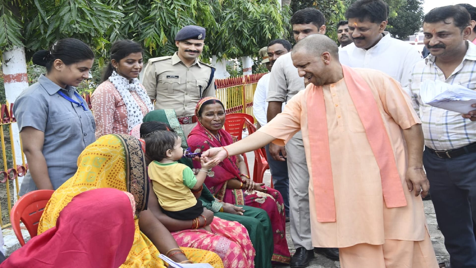 Chief Minister Yogi Adityanath listened to complaint in Gorakhpur