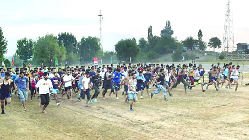 Youth join army recruitment in Kashmir