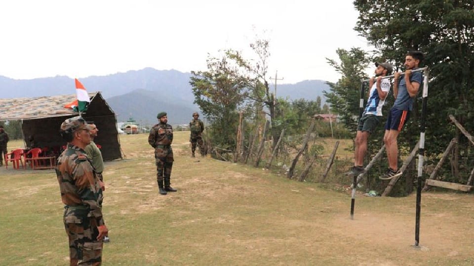 Youth join army recruitment in Kashmir