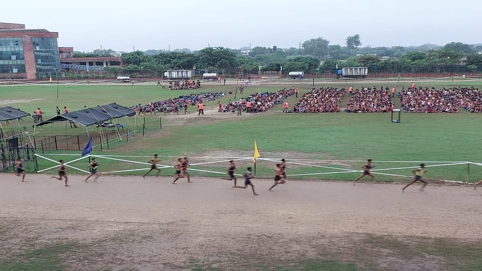 Army Recruitment In Agra 6550 Youths Ran on the fifth day Agniveer Army Rally 2022