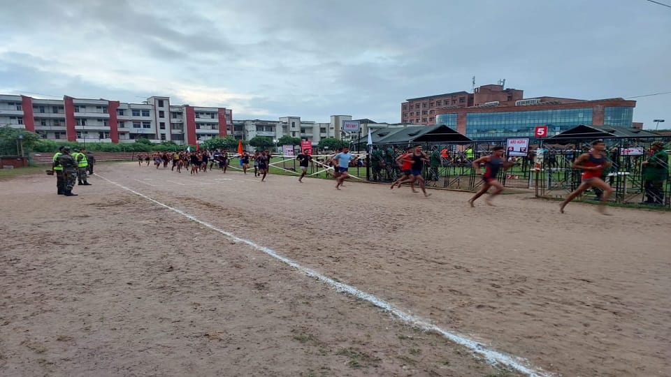 Army Recruitment In Agra 6550 Youths Ran on the fifth day Agniveer Army Rally 2022