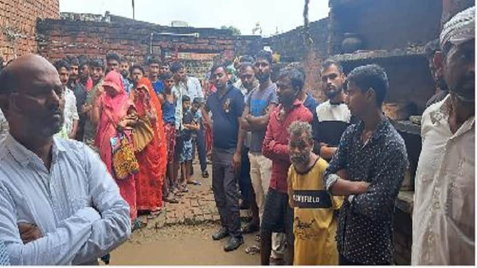 Dead body of young man found in blood-soaked in room suspicion on step-brother in Firozabad