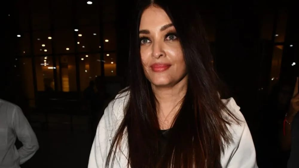 Ponniyin Selvan Part one Actress Aishwarya Rai Airport Look goes Viral on Social Media