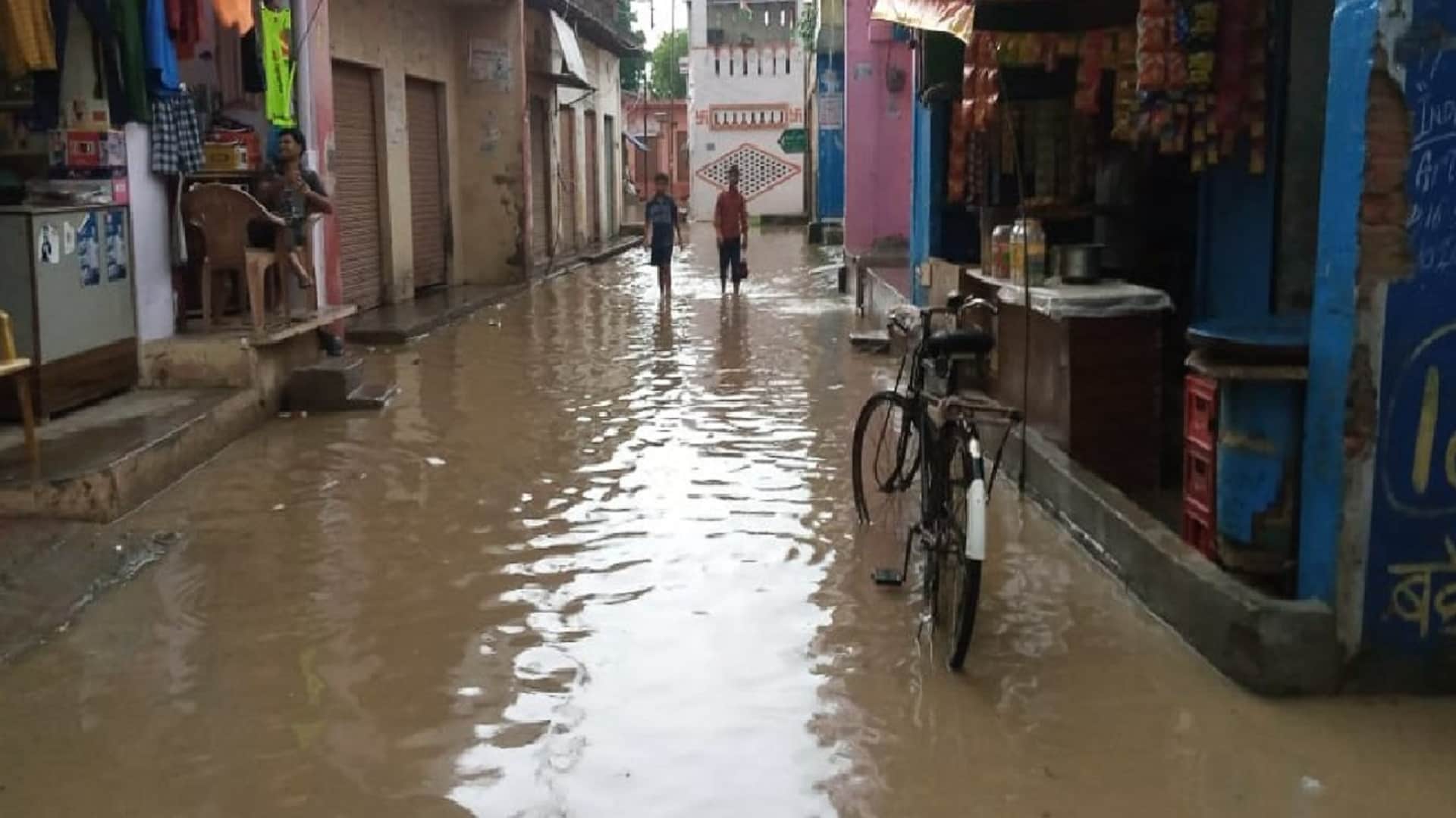 Water stopped on highway and streets due to rain in Baghpat and loss of crops of farmers