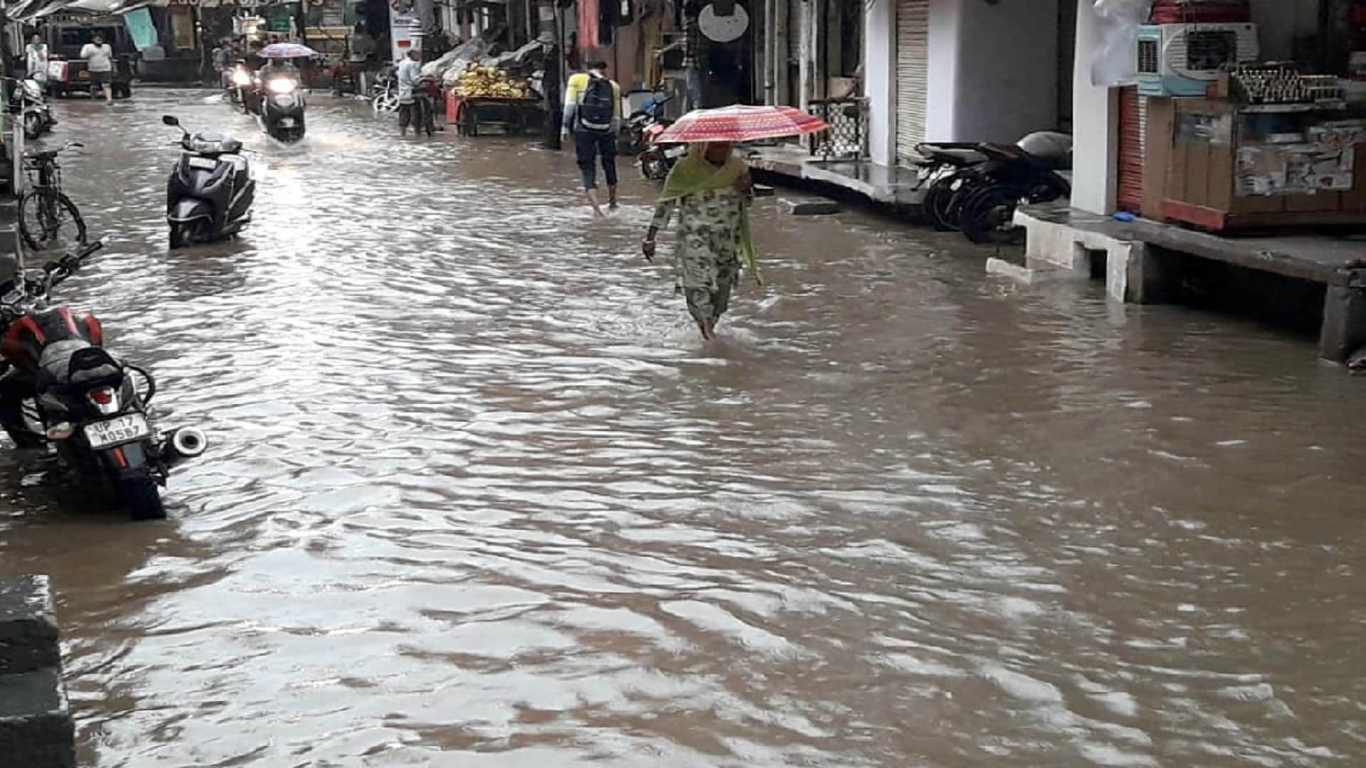 Water stopped on highway and streets due to rain in Baghpat and loss of crops of farmers