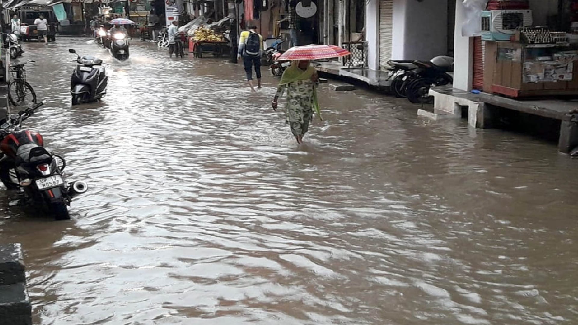 Water stopped on highway and streets due to rain in Baghpat and loss of crops of farmers