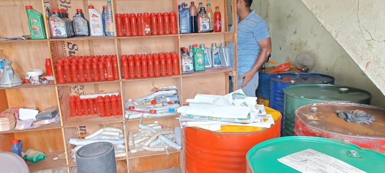Police Raid: Fake Moble Oil caught in Bazpur