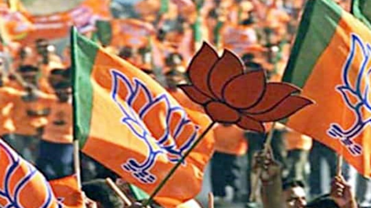 BJP organizing dandiya and garba programs at 300 places in 242 mandals in Mumbai