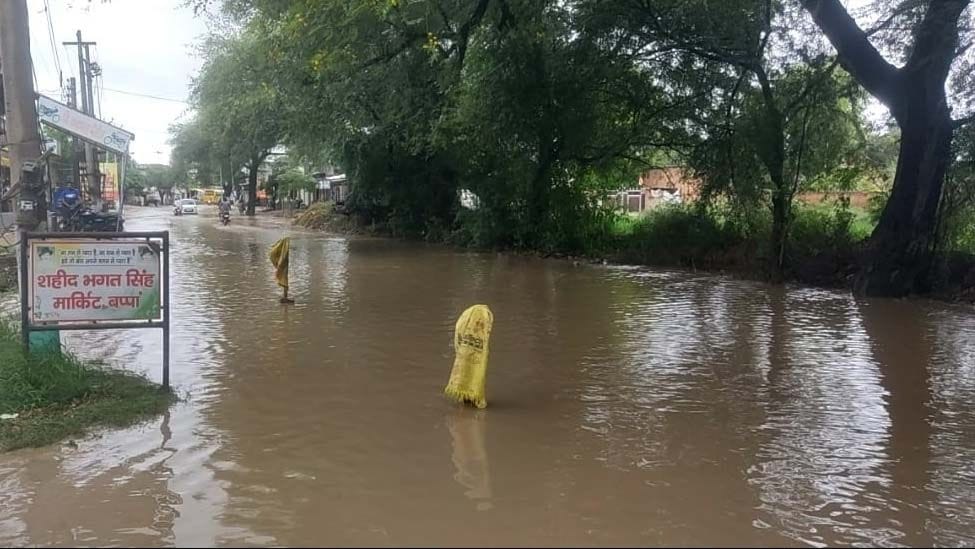 Disaster rain: Bad effect on the quality of soft water in waterlogged fields in the city