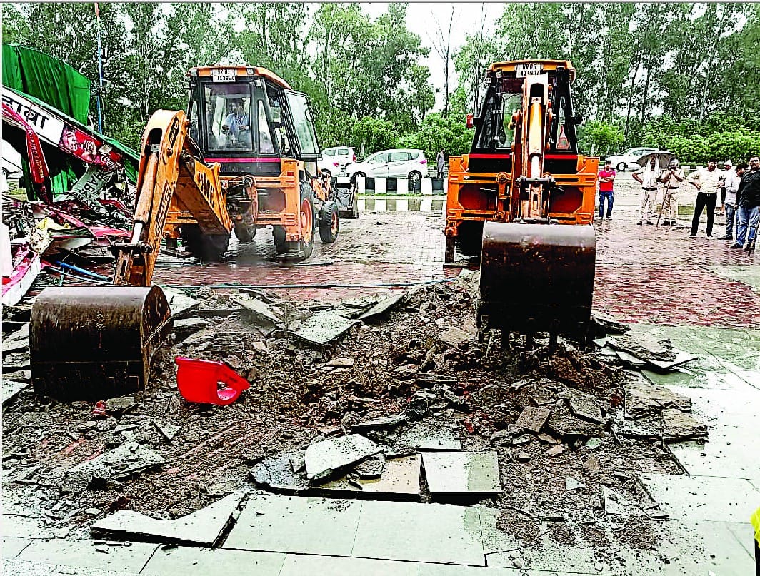 Bulldozer run on illegal part of Mayur Dhaba