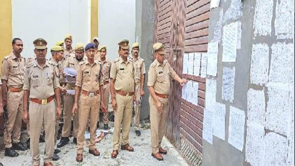 preparations for another big action on SP leader Notice placed at Jugendra Singh Yadav's house in etah