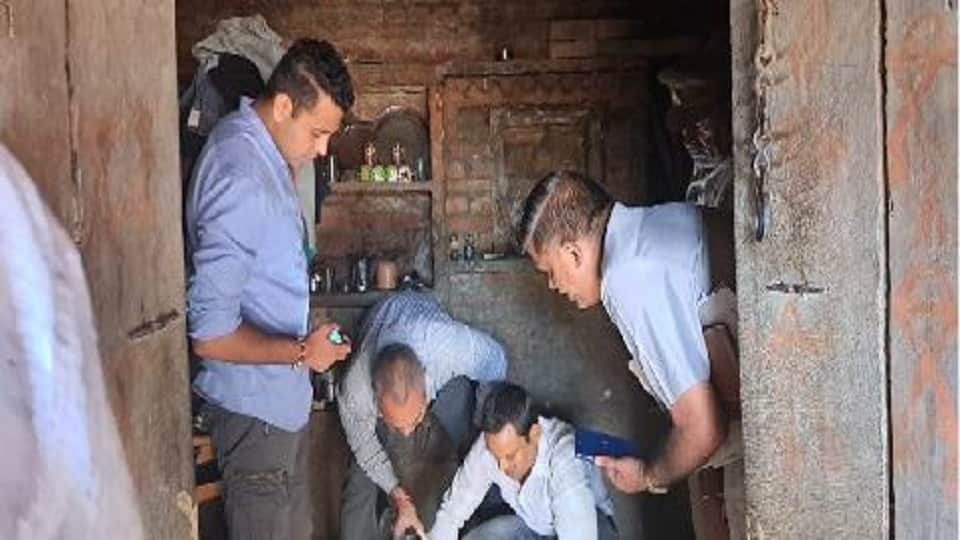 Dead body of young man found in blood-soaked in room suspicion on step-brother in Firozabad