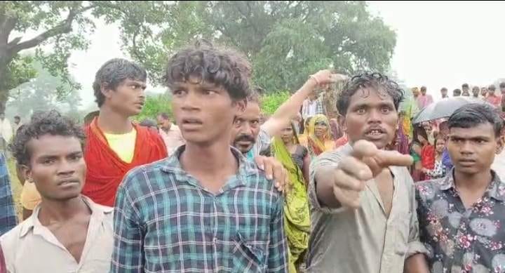 The girl's body was found in the well, rioting and accusing the inspector of torture