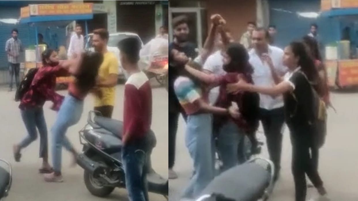 Fight between three girls on the road video viral Roorkee Uttarakhand news in hindi