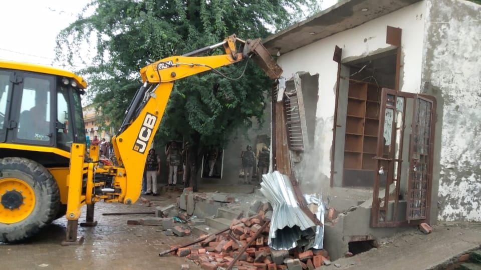Rohtak administration demolished house of three accused of drug smuggling