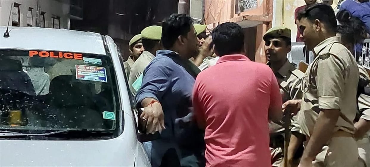 Hathras: People furious over CBI raid till late night, uproar