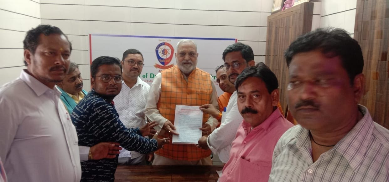 Hathras: Make DM responsible for the development of industries