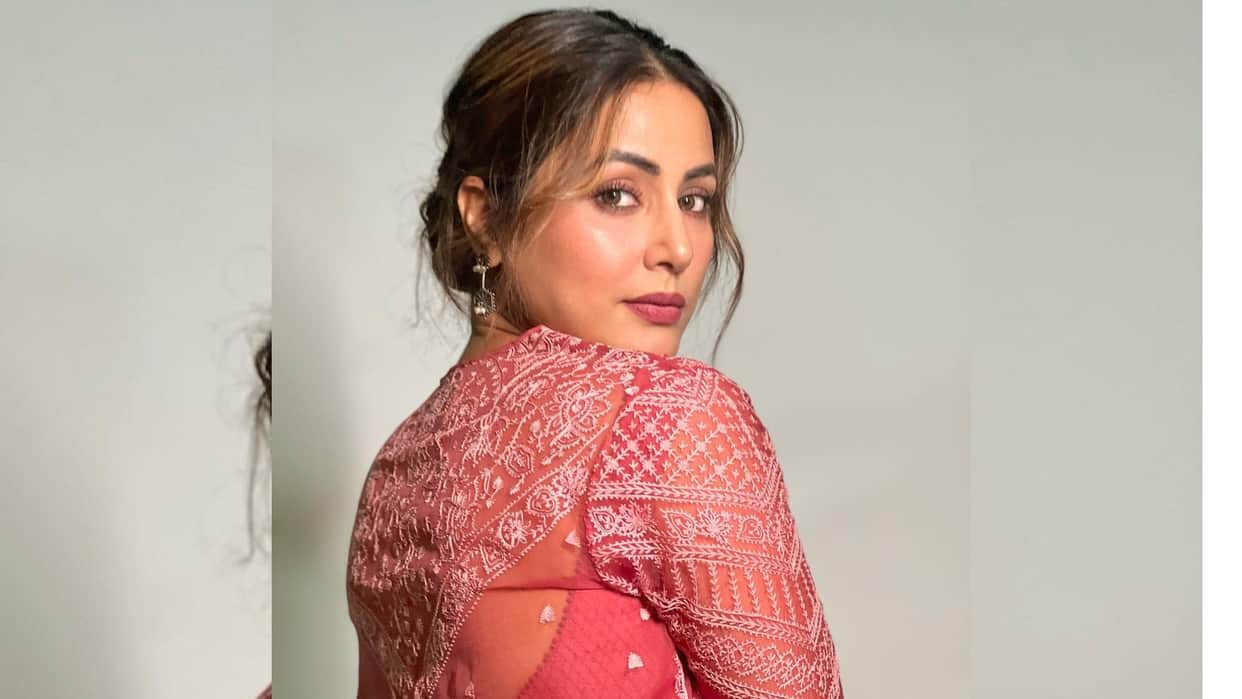 hina khan pink saree with long jacket look perfect for your bridesmaid look