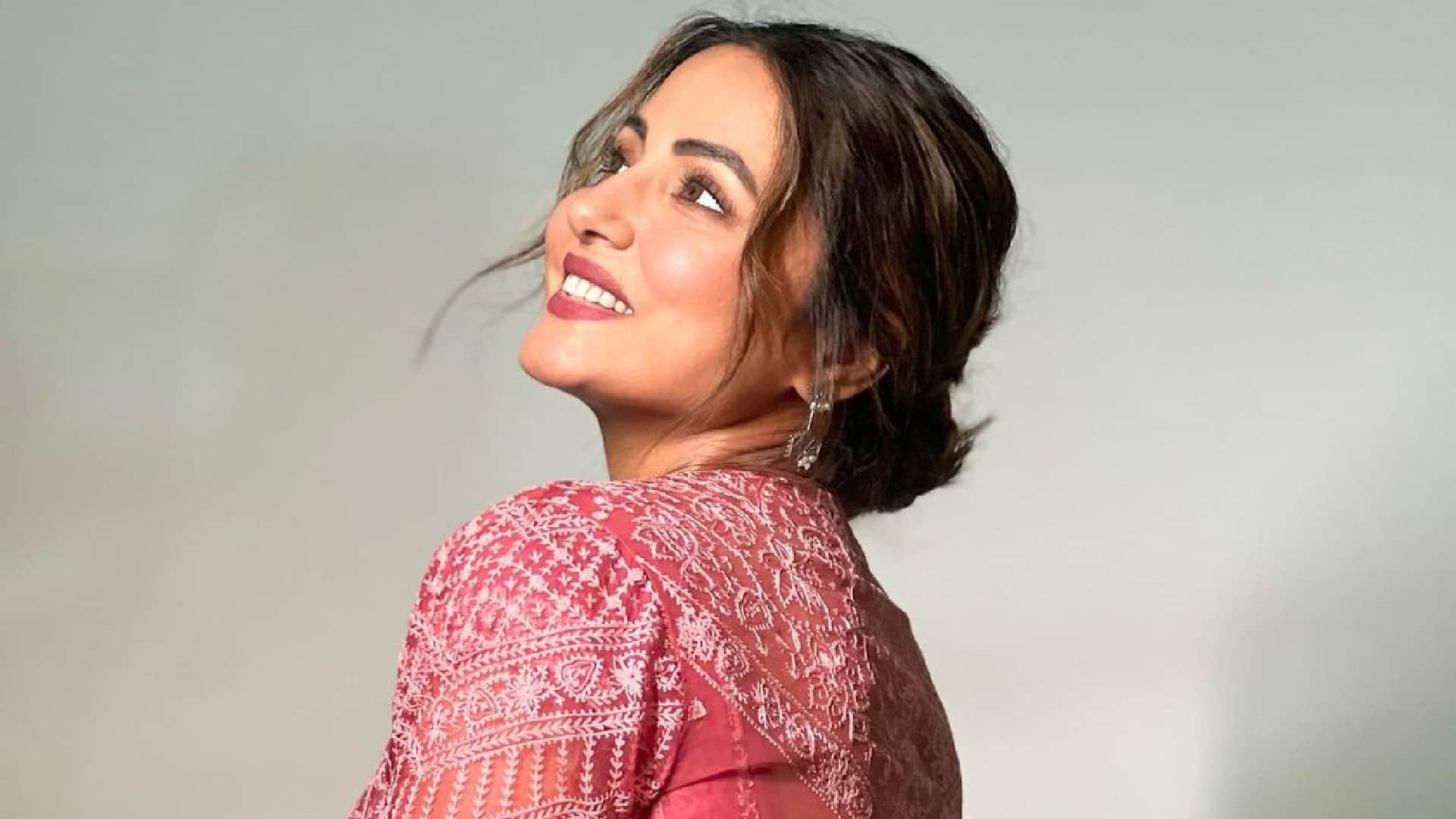 hina khan pink saree with long jacket look perfect for your bridesmaid look