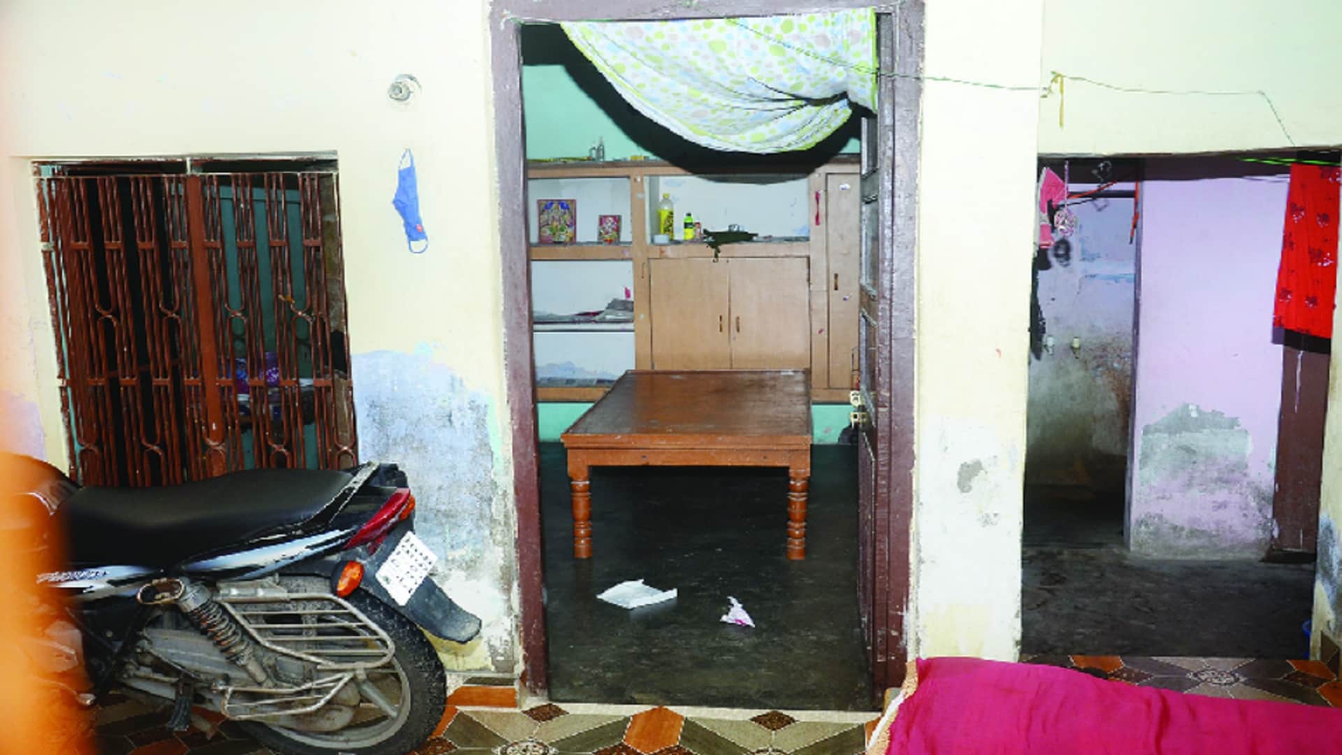 kanpur income tax officer dead body family was living with body of income tax officer for one and a half years