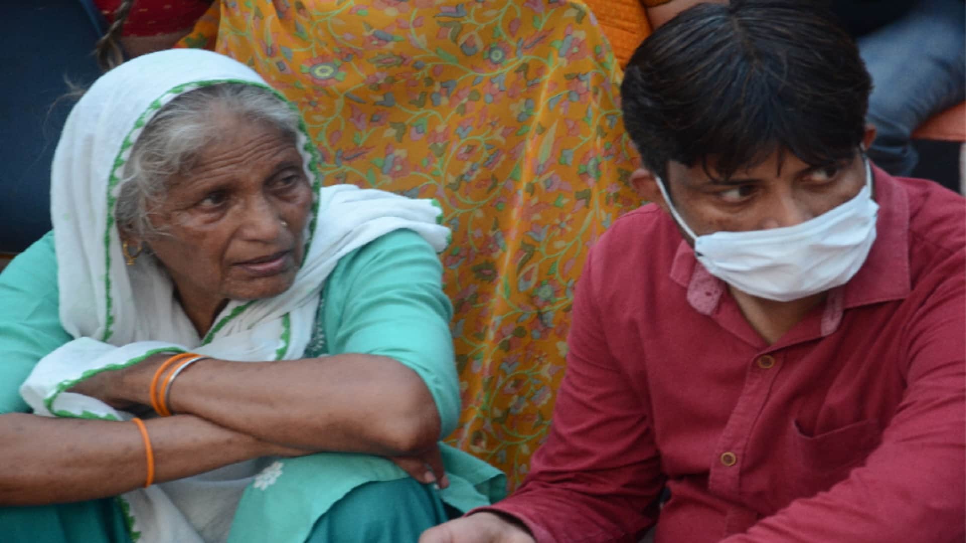 case of dead body of income tax officer, Action on those who recovered lakhs by treating the dead