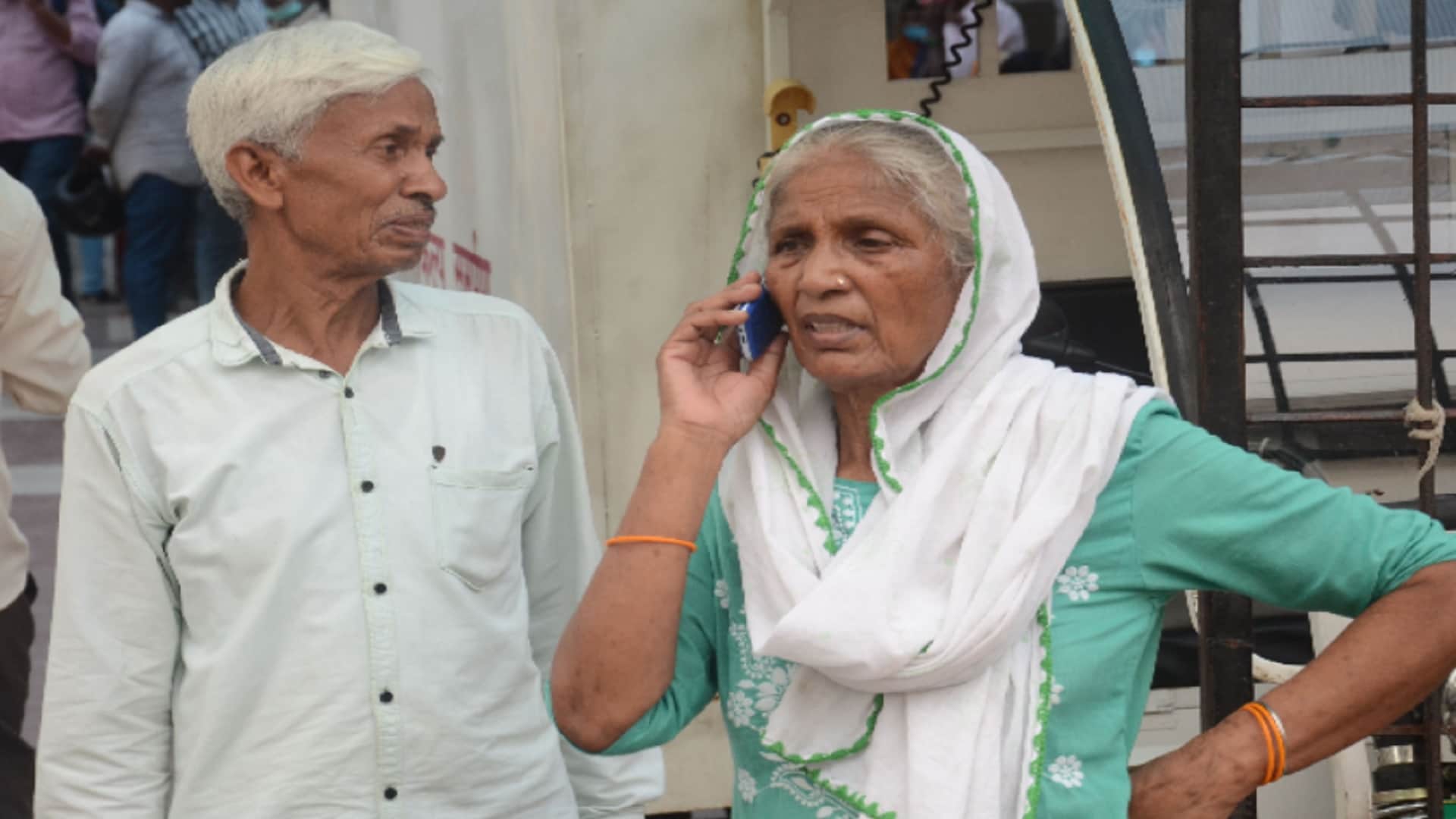 kanpur income tax officer dead body Vimlesh was being investigated with a bad oximeter