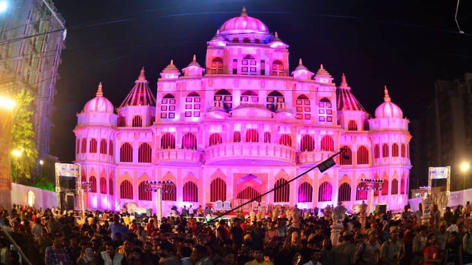 Janakpuri mahotsav 2022  huge crowd gathered for the darshan of Sita Ram in Janakpuri mahotsav Agra
