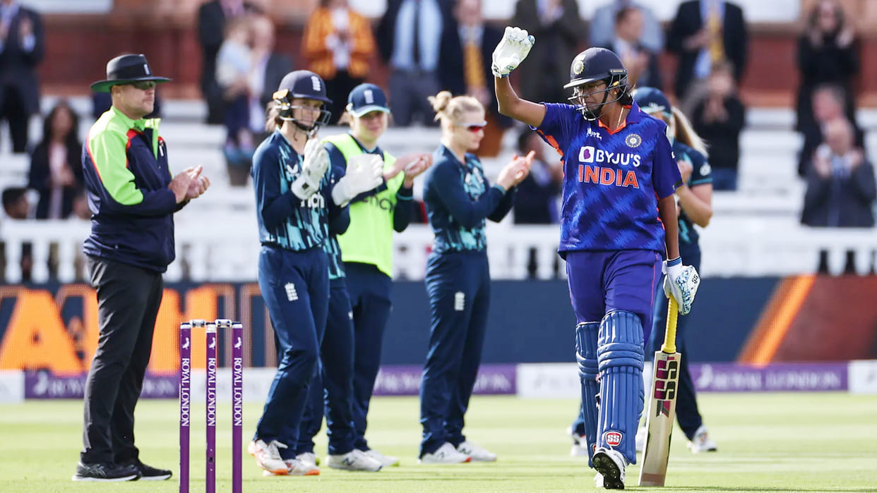 Jhulan Goswami gets guard of honour from India and England Players; Jhulan Goswami Retirement India vs England
