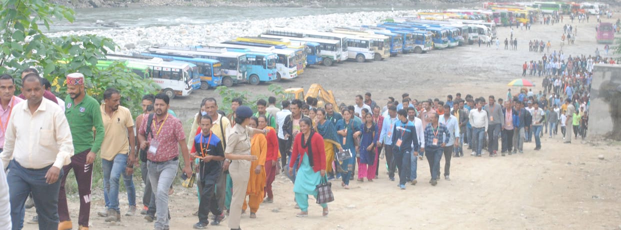 mandi news himchal news Roads remained deserted, people got upset