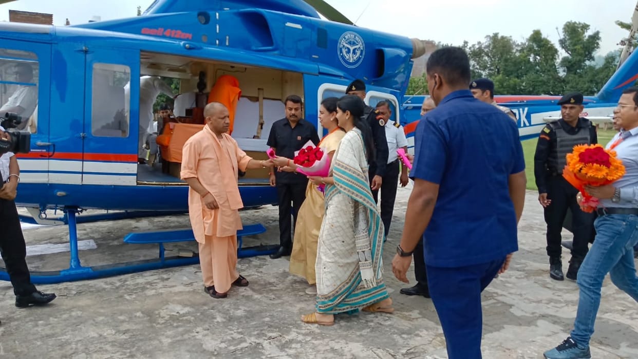 CM Yogi In Mirzapur LIVE UPDATE CM Yogi Adityanath reached Mirzapur will worship mother Vindhyavasini