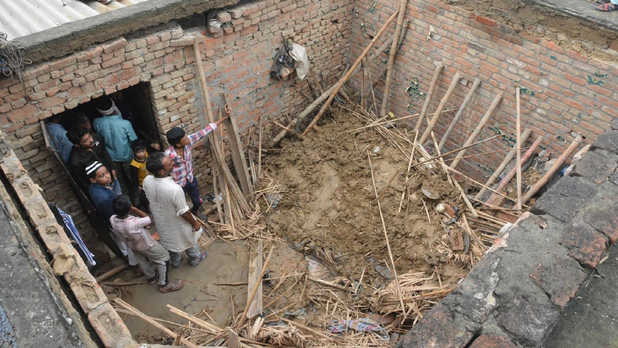 Muzaffarnagar: family members was tormented for 45 minutes and two children died after roof of house collapsed
