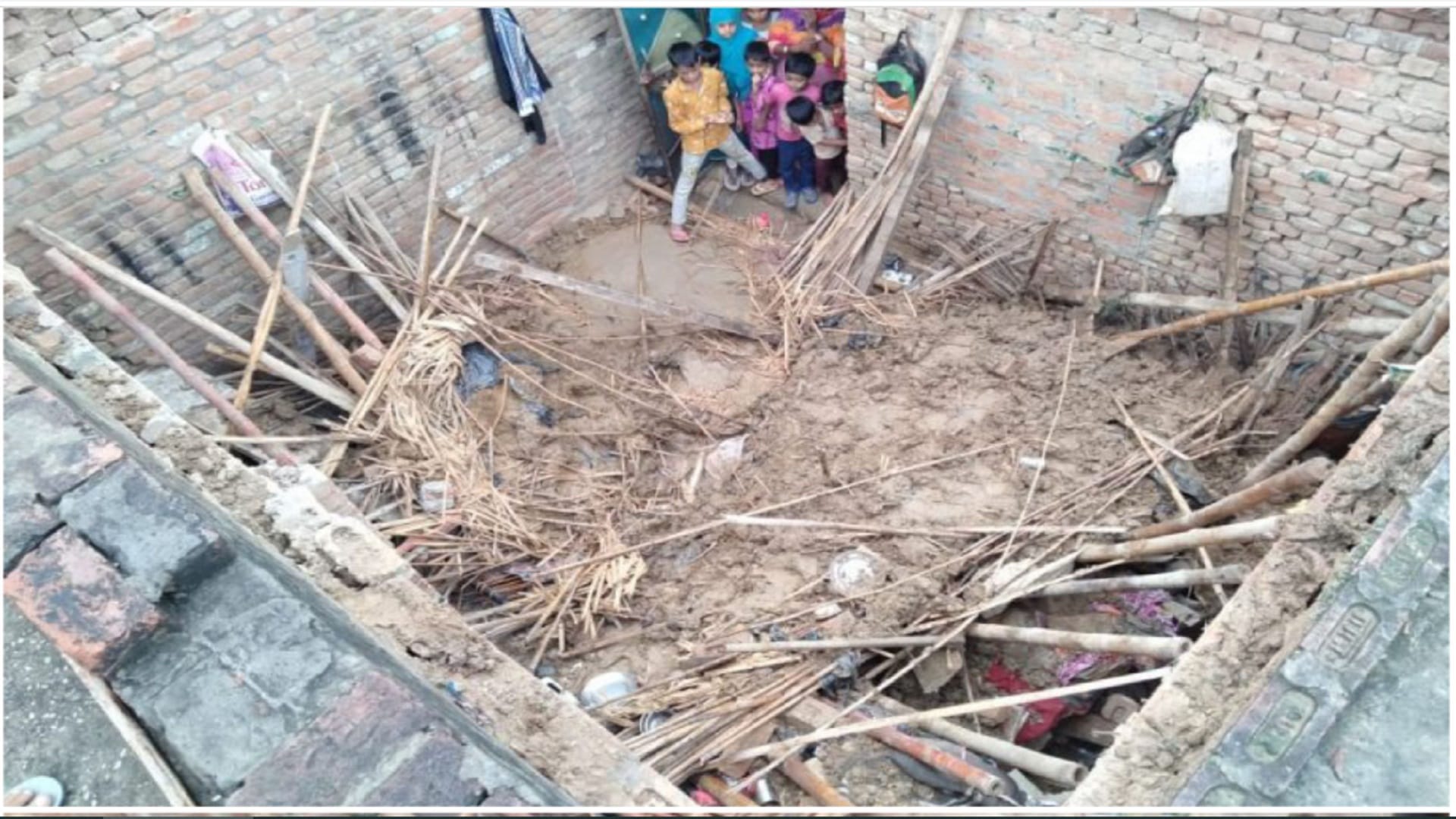 Muzaffarnagar: family members was tormented for 45 minutes and two children died after roof of house collapsed