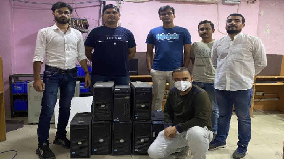 Cyber police of Shahdara district of Delhi caught accused providing escort service to foreign nationals