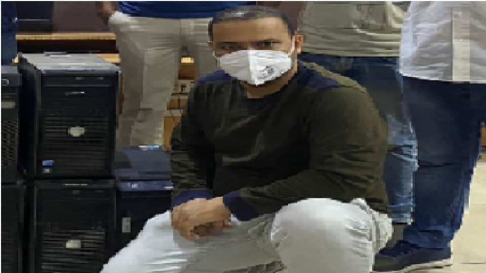 Cyber police of Shahdara district of Delhi caught accused providing escort service to foreign nationals