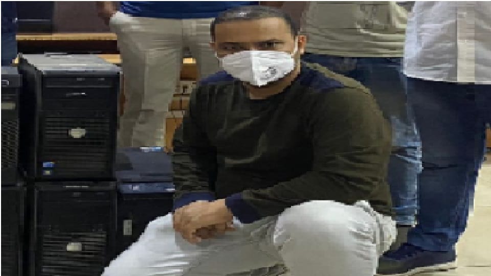 Cyber police of Shahdara district of Delhi caught accused providing escort service to foreign nationals